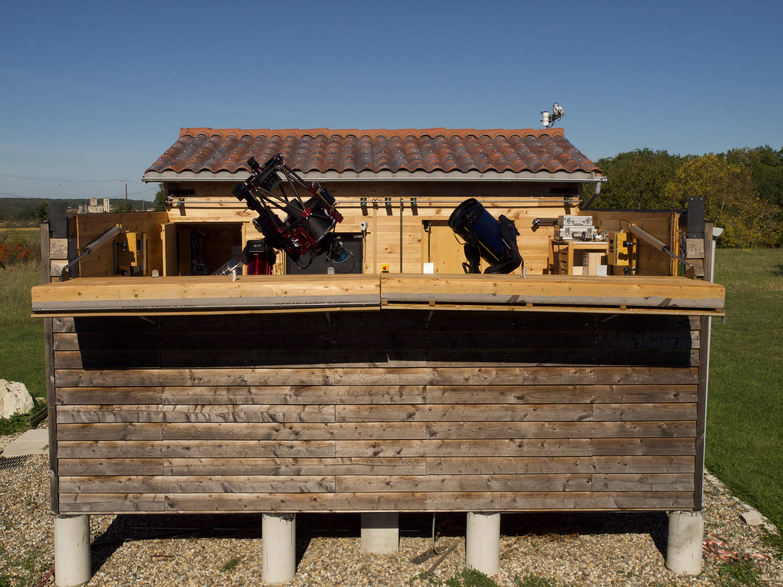 Astronomy and sky observation equipment